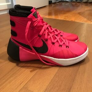 Men’s Nike basketball sneakers
